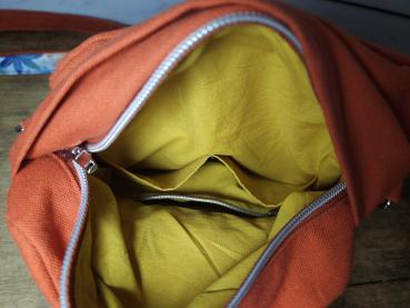 Umhängetasche mit Blumenprint